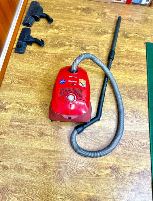 Пылесос Samsung.