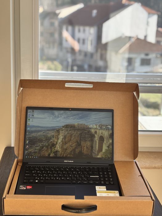 Asus Vivobook 15 – Ryzen 5, 16GB, 512GB, Windows 11 Pro