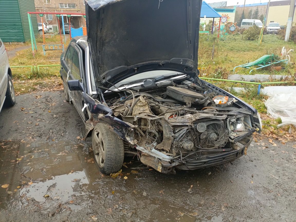 Продам мерс целиком.