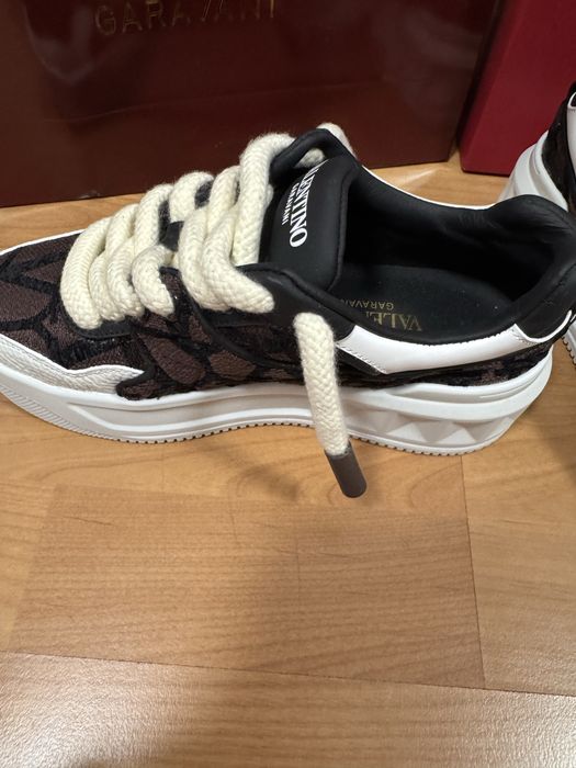 Обувки Valentino