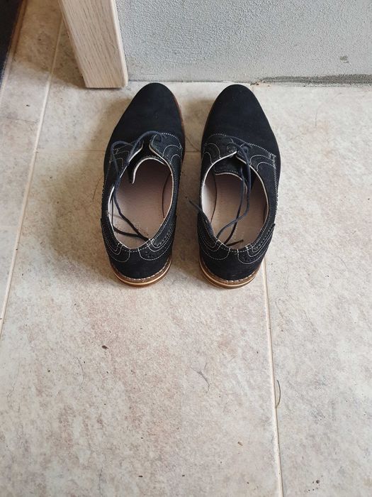 Vand pantofi barbatesti din piele intoarsa