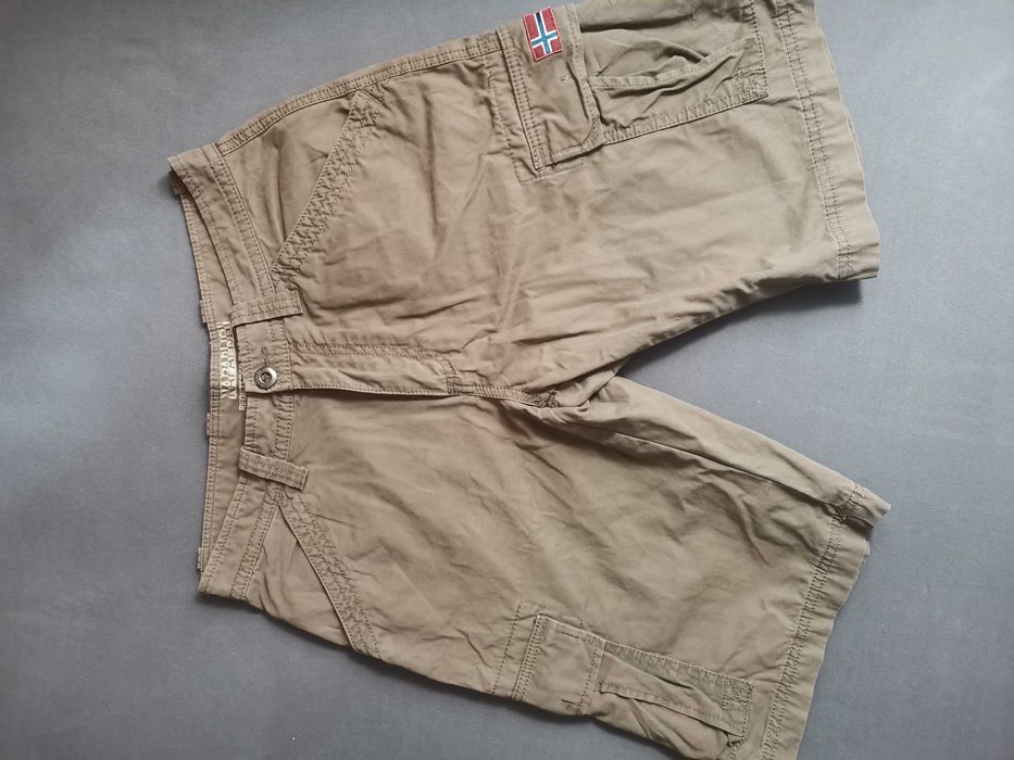 Къс панталон napapijri размер 33