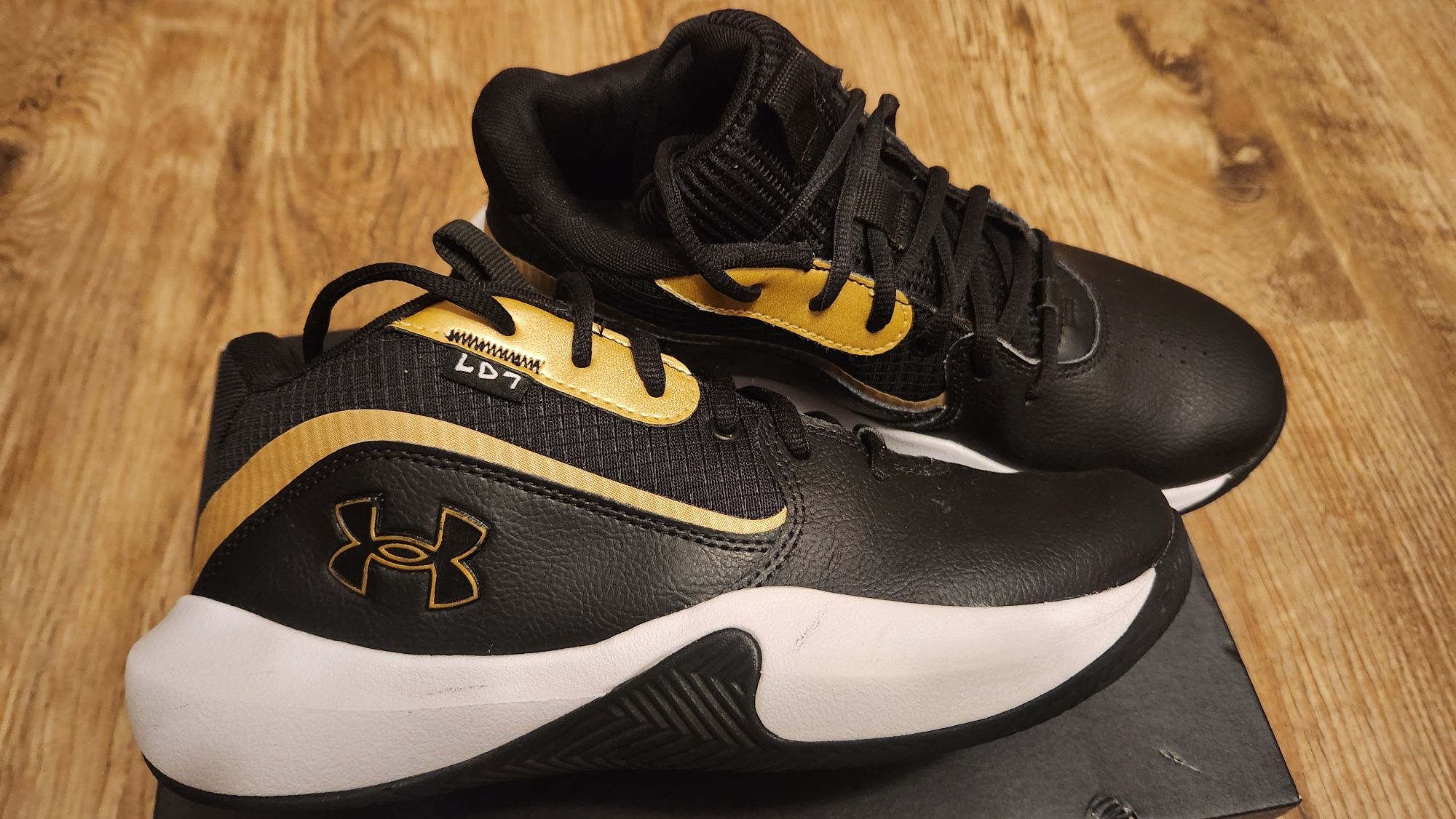 Under Armour размер 40
