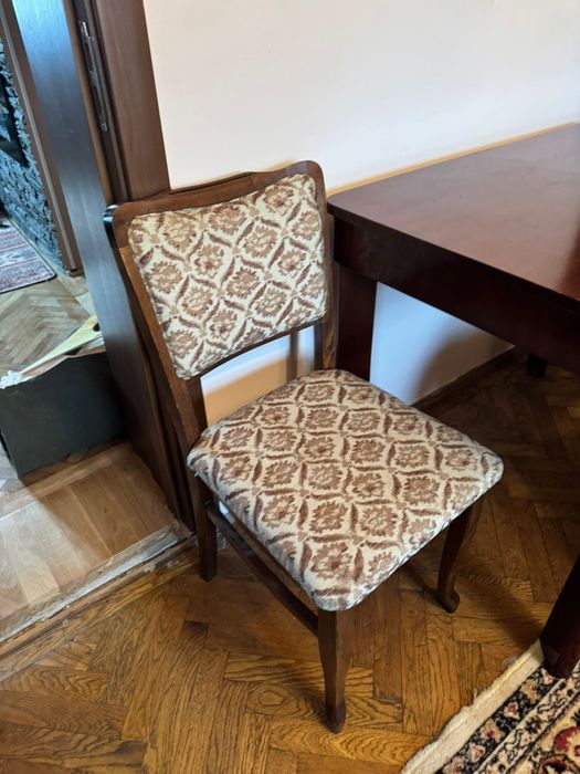Masa de sufragerie cu patru scaune