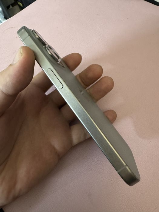 iPhone 15 Pro 256 GB impecabil, fără uzură, baterie 89%