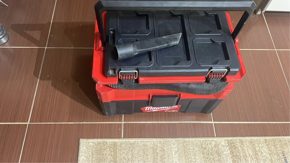 Aspirator packout milwaukee M18 FPOVCL, 2021, stare perfectă