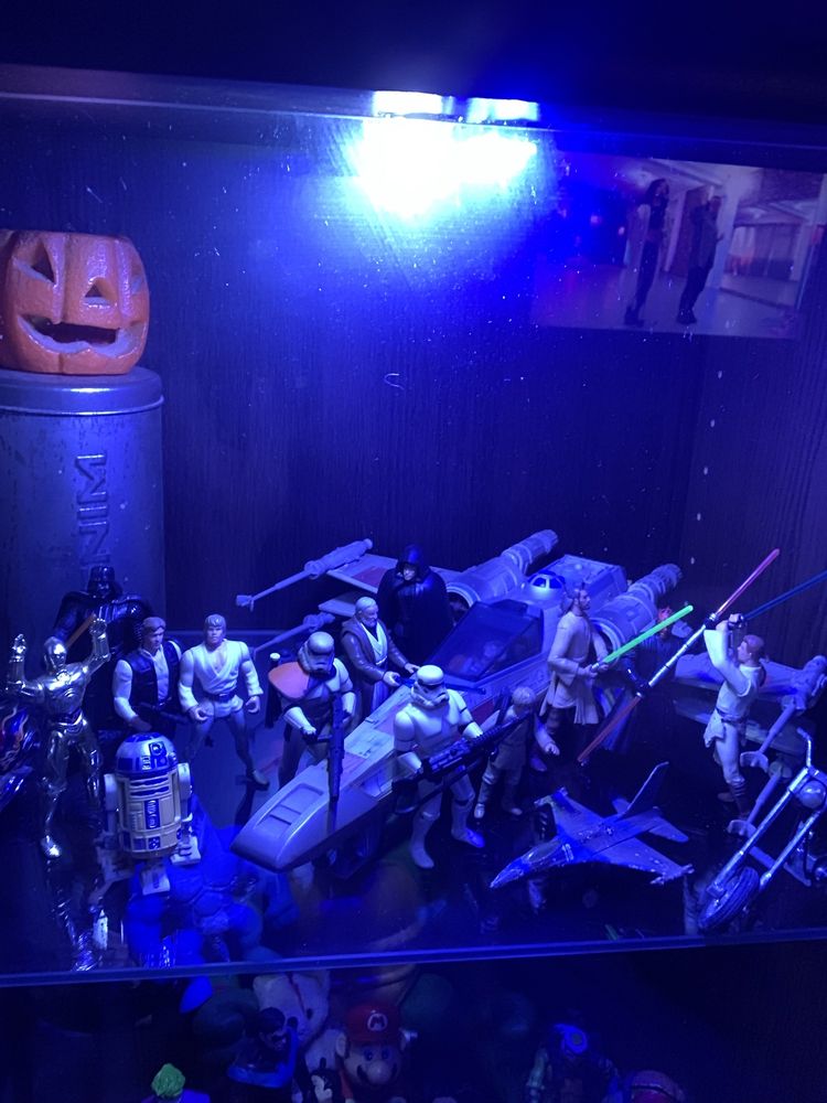 Mica Colectie Star Wars Hasbro din anii 90 cu 14 Figurine si X-Wing.