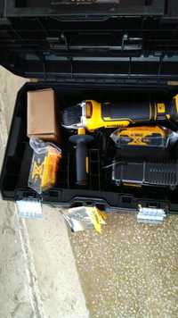 Vând Dewalt DCG405P3-QW