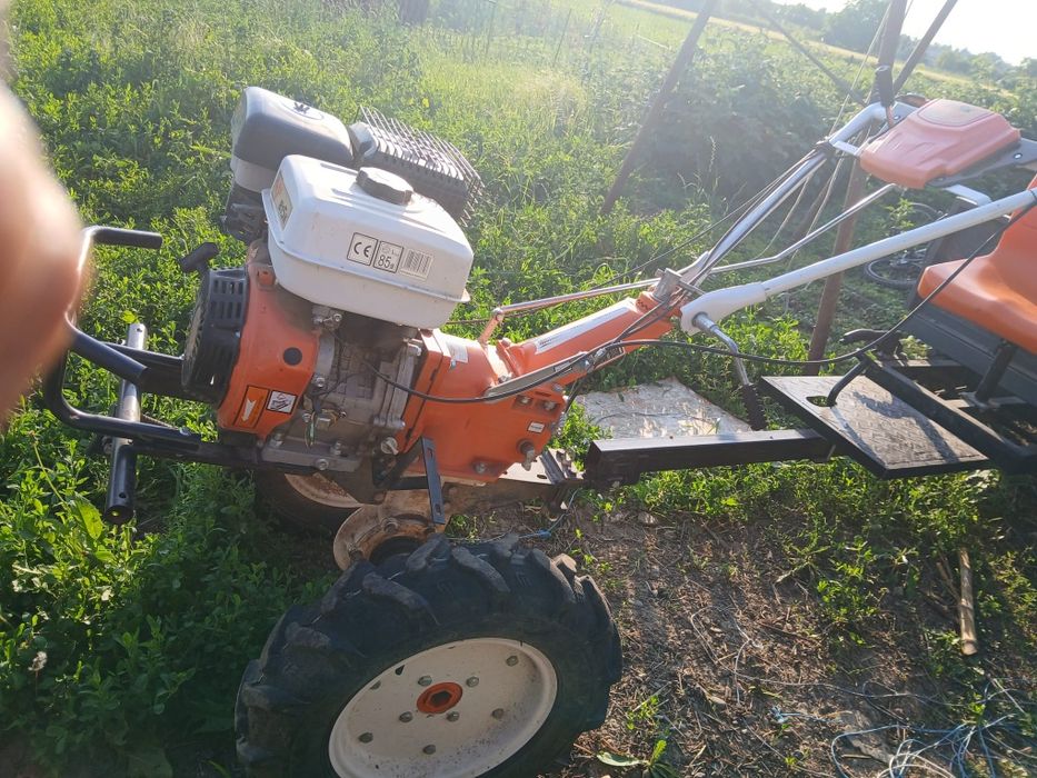 Vand motocultor de 15 cai plus remorcă