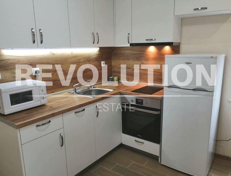 Двустаен апартамент в района на Цветен квартал!