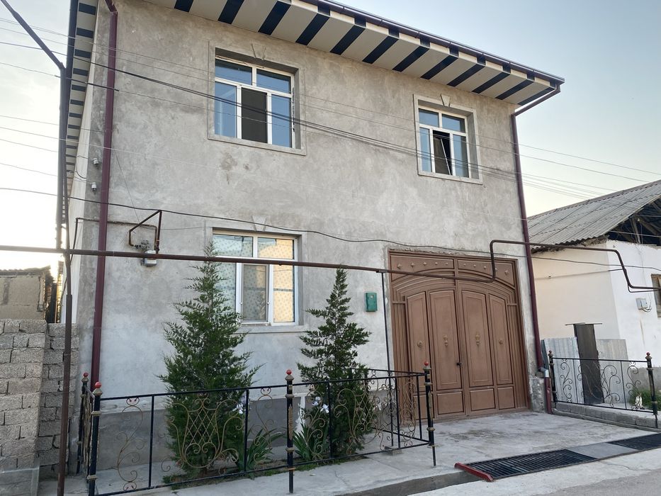 Kin penxivada 6 sotixli 2 etajli 5 xonali xamma sharoti icida