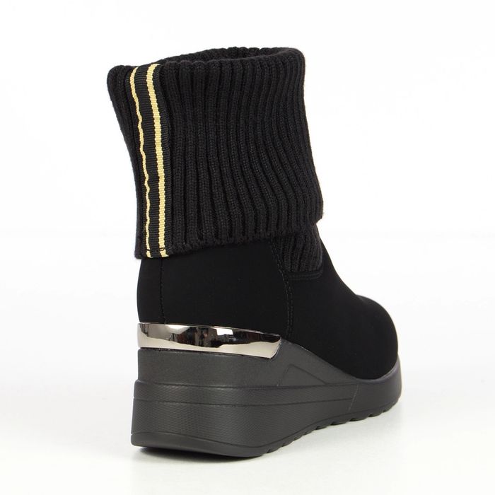 Удобни дамски боти с елегантна визия