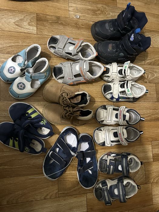 Отдам даром детскую обувь