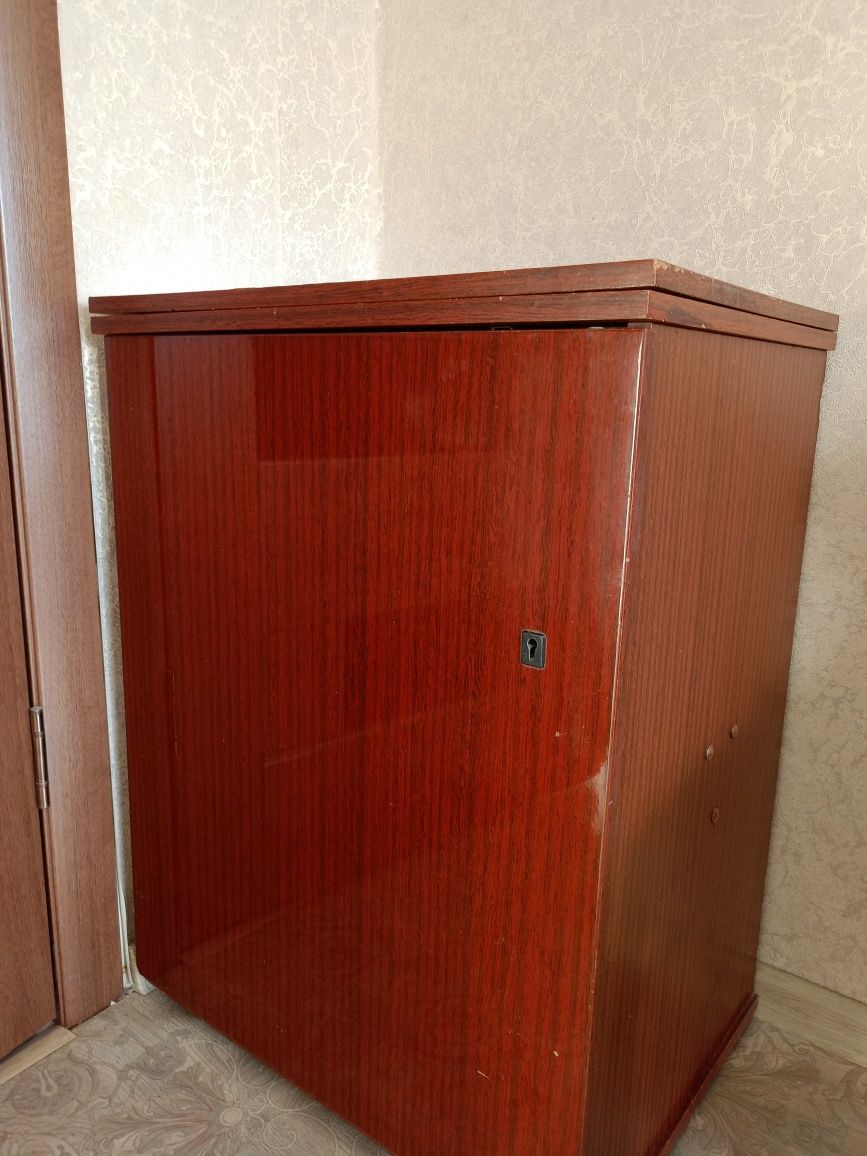 Продам швейную машинку