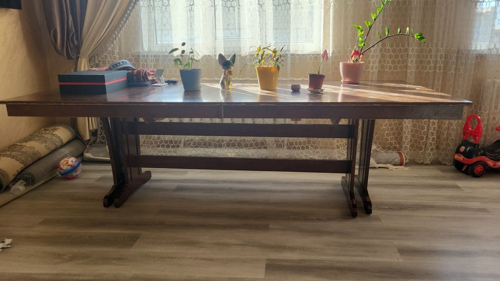 Продам стол срочно
