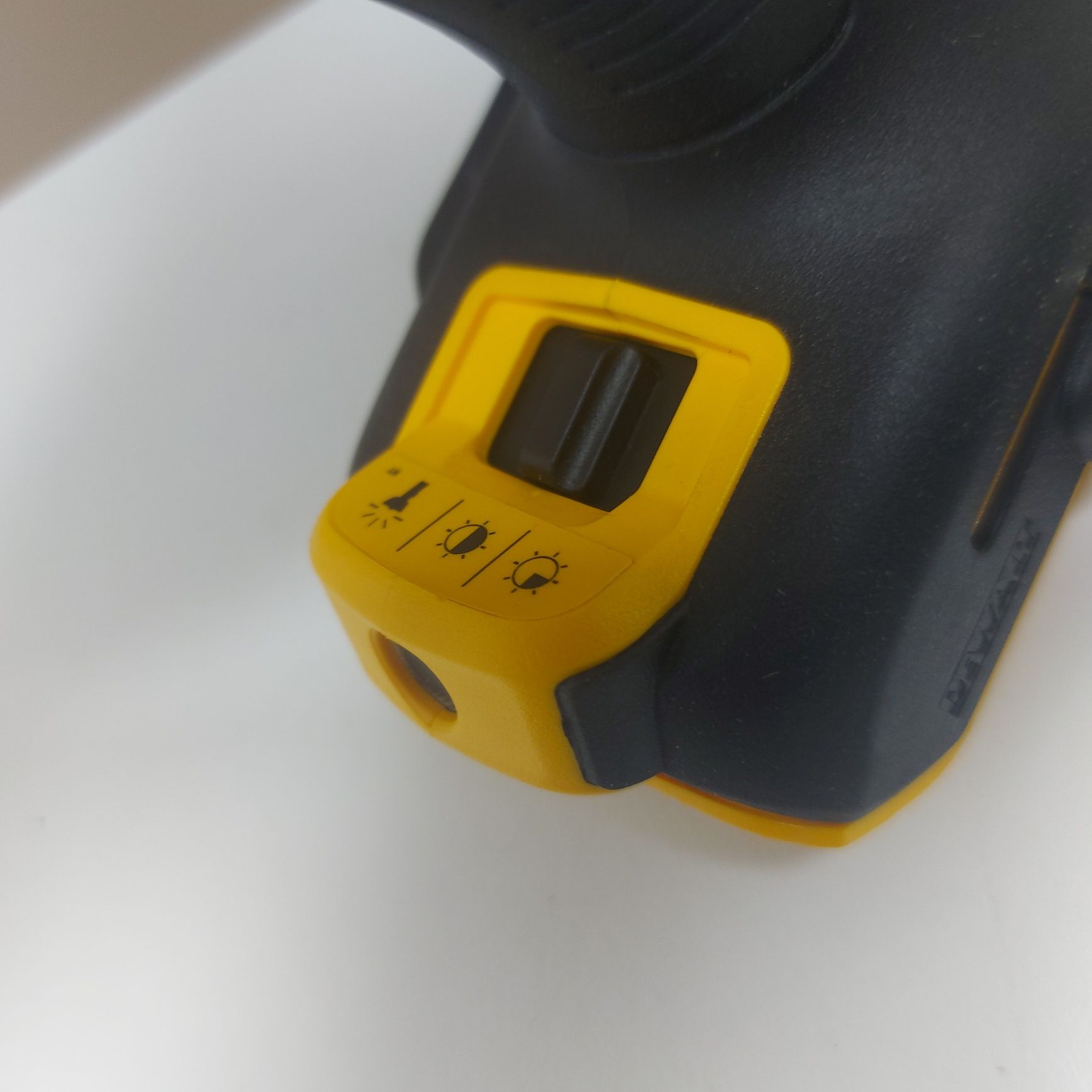 Нов винтовертDewalt DCD796