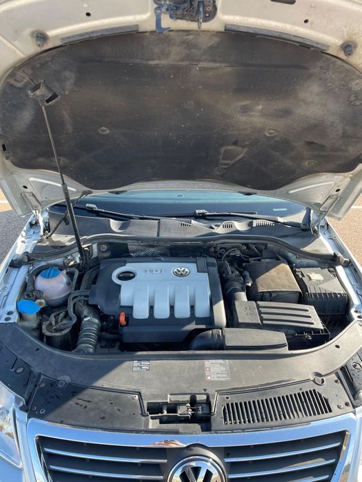 Vând Volkswagen Passat