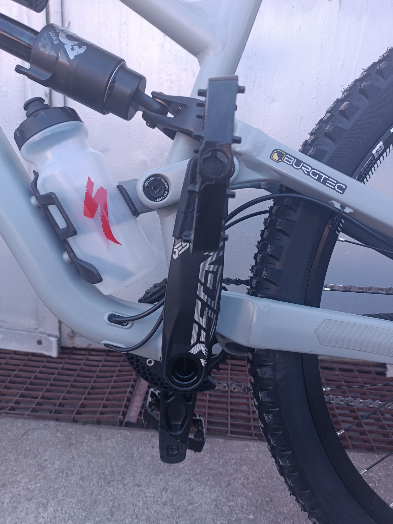 Продавам YT Capra core 2