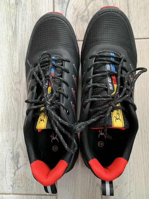 Adidasi noi marimea 43