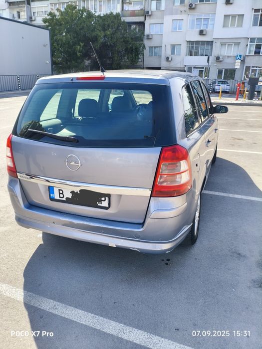 Продавам Opel Zafira B, 1,6, фабрични бензин-метан, м. 10.2008 г.,.