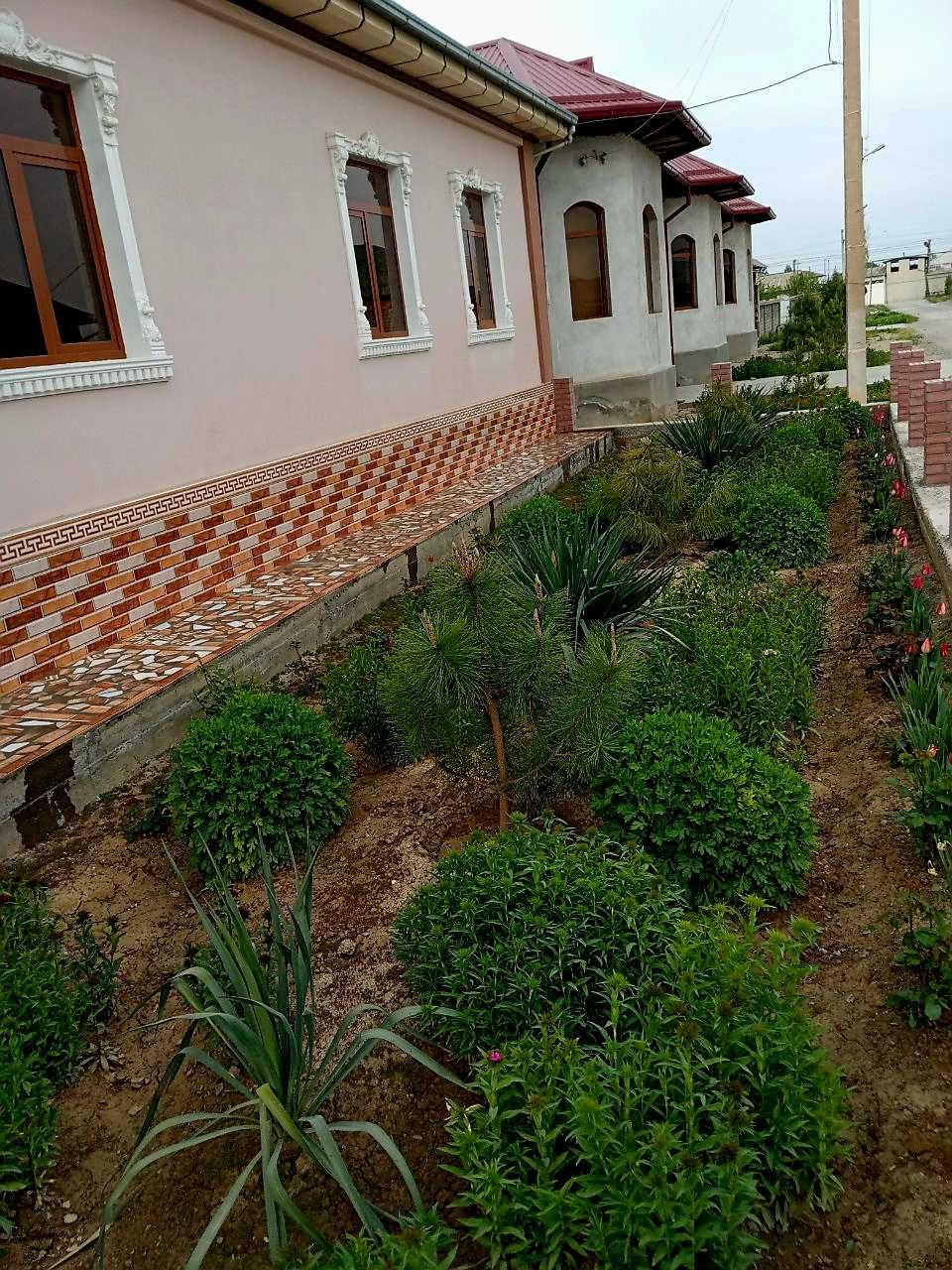 Sirdaryo shahri Agrobank orqasida yangi hovli uy sotiladi.