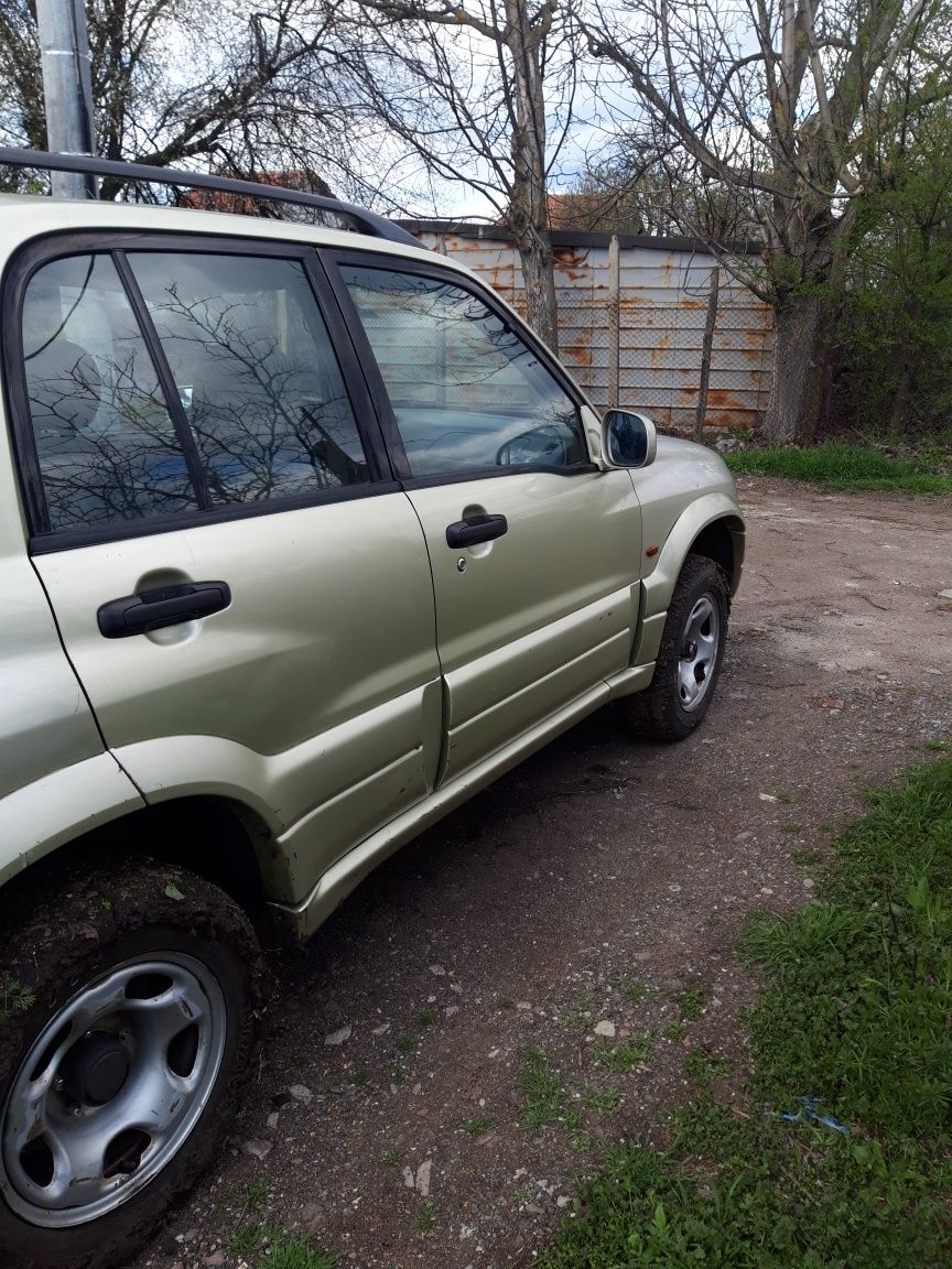 Продавам Сузуки Гранд Витара 2000 куб.128 к.с.Газова уредба,повдигнат