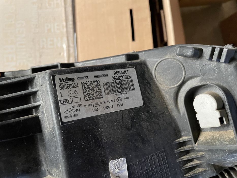 Far Renault Megane 4 cu lupa 260602792R