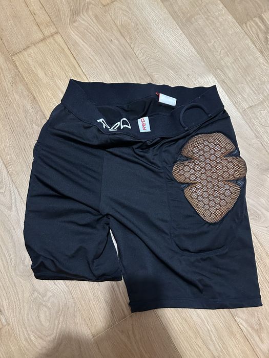 Протекторни шорти за сноуборд/колело Red (burton)