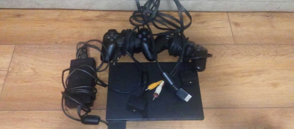 Playstation 2  stare forte buna are si fifa 9 pe el