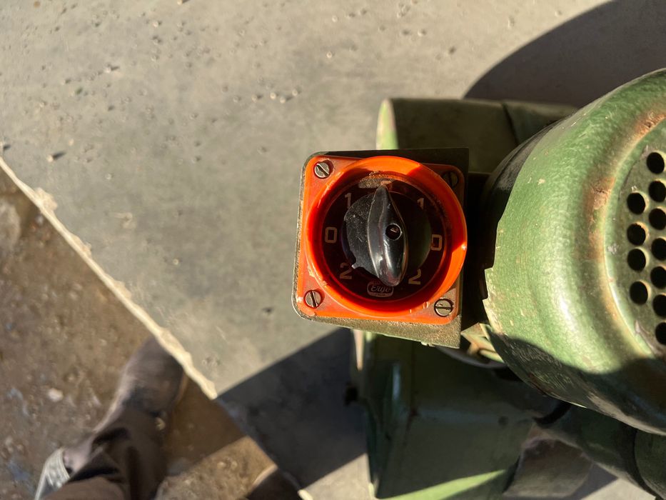 Dispozitiv de avans mechanic freza lemn