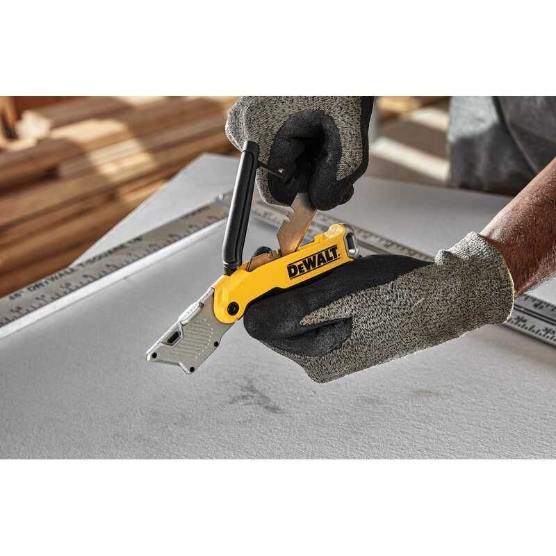 Нож макетен сгъваем DeWALT DWHT10429-0