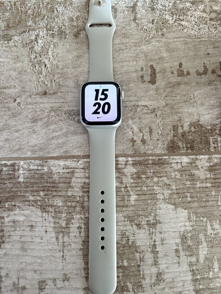 Apple watch SE nike