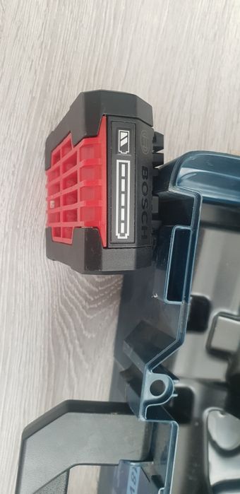 BOSCH GDX 18V-200

Șurubleniță cu impuls/impact Li-Ion, 200Nm,