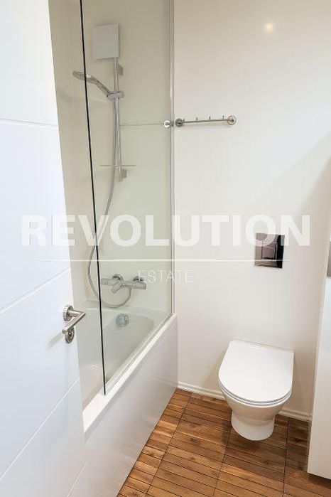 Тристаен апартамент в района на кк. Чайка!