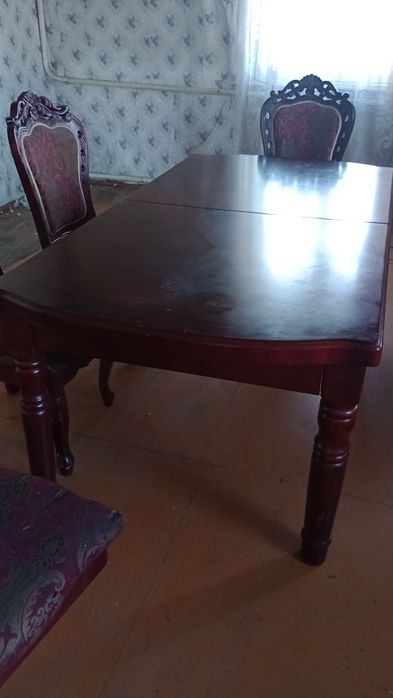 Продам или обменяю дубовый стол для гостиной