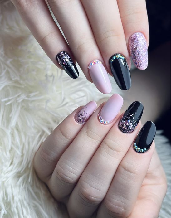 Nail Tech/ Nail Artist