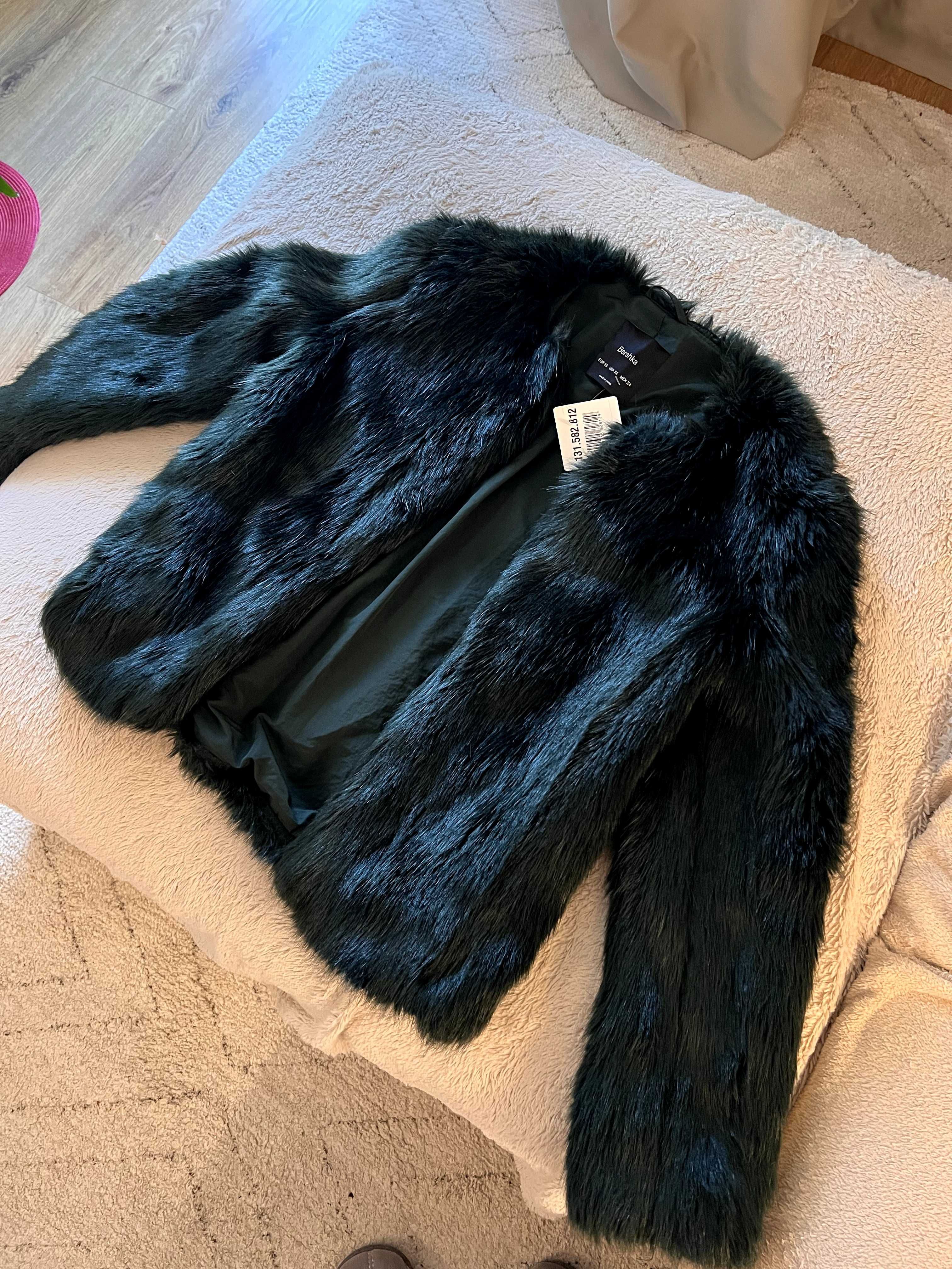 [Bershka] Тъмно зелено Пухено Сако/Палто