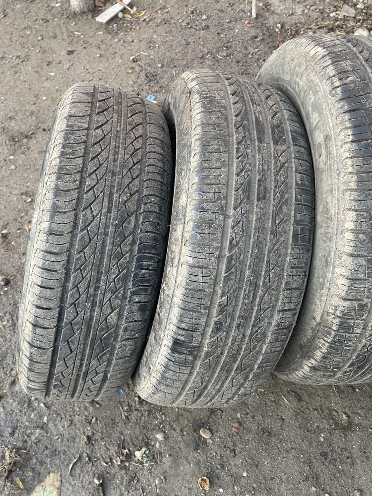 Anvelope 215/65 R16