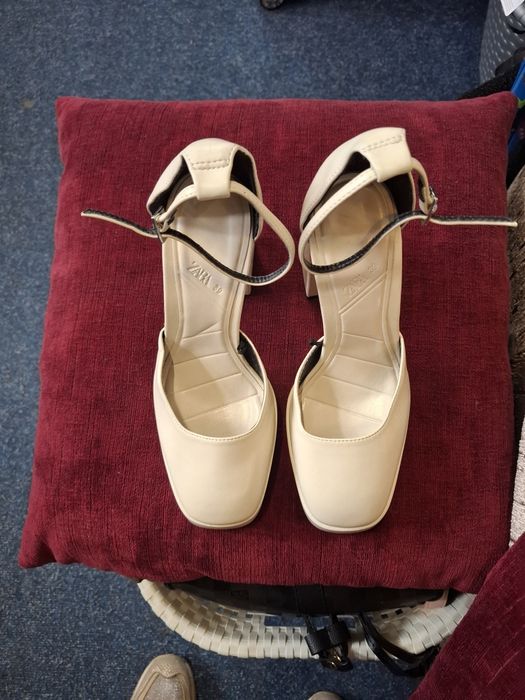 Pantofi eleganti