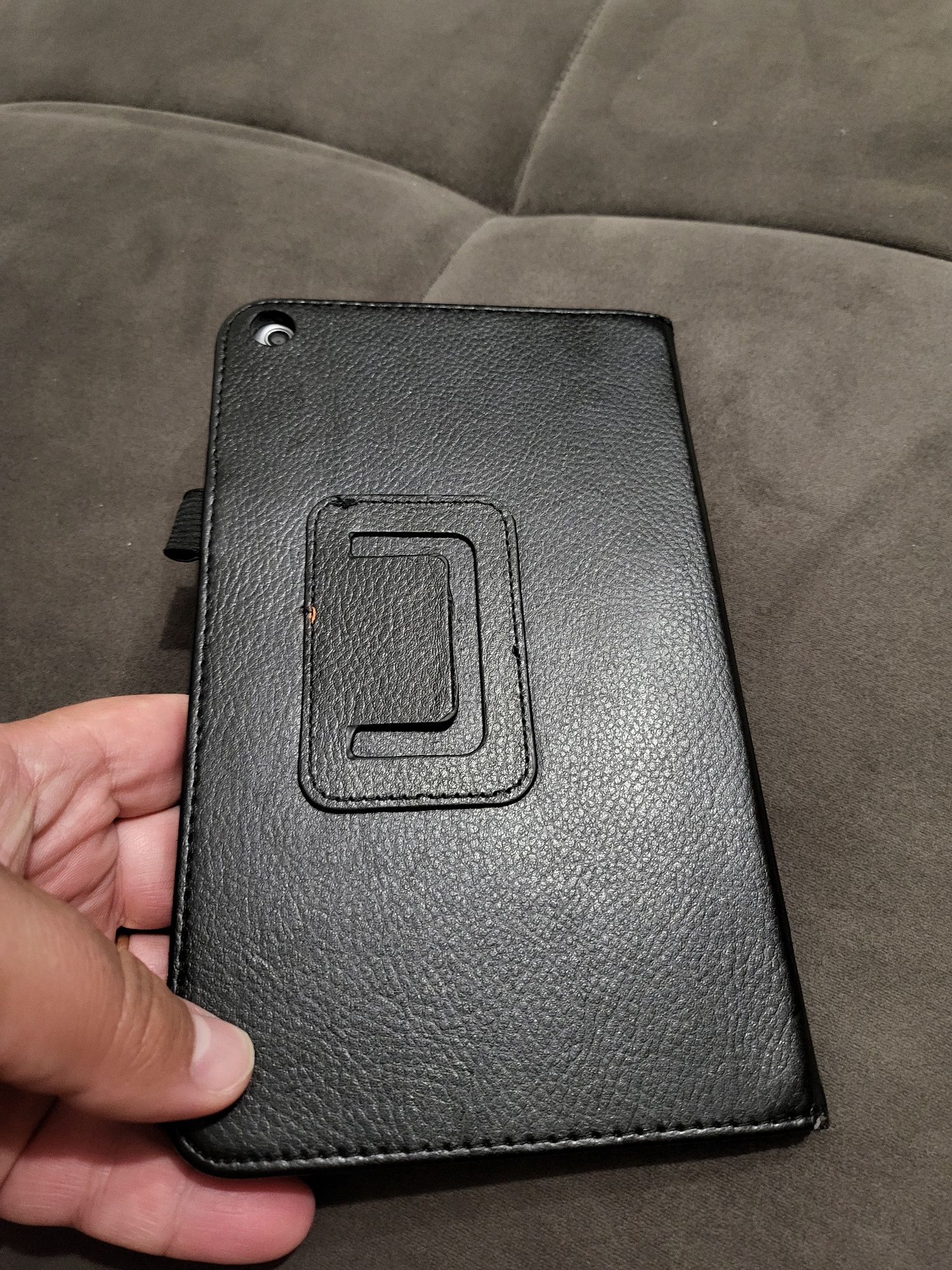 Vând tableta Huawei Pad T3, sim 4g,husa piele, folie