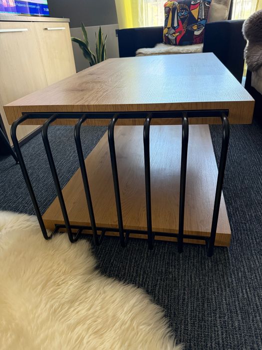 Дизайнерска  холна маса