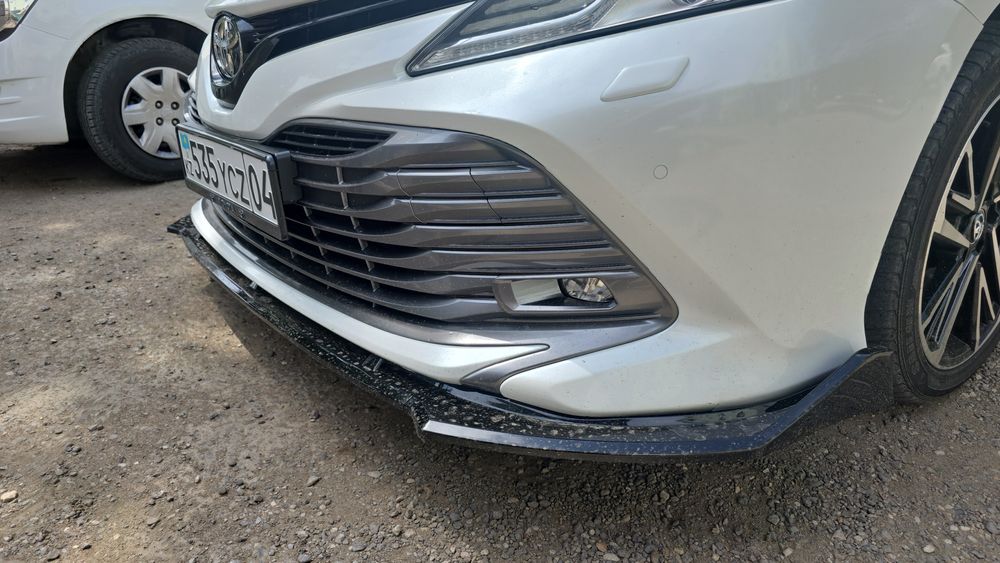 Продам сплитер под бампер Camry 70