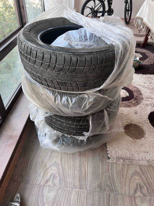 Продам 4 зимние шины (комплект), почти новые, 16 диаметр (215х60х16)