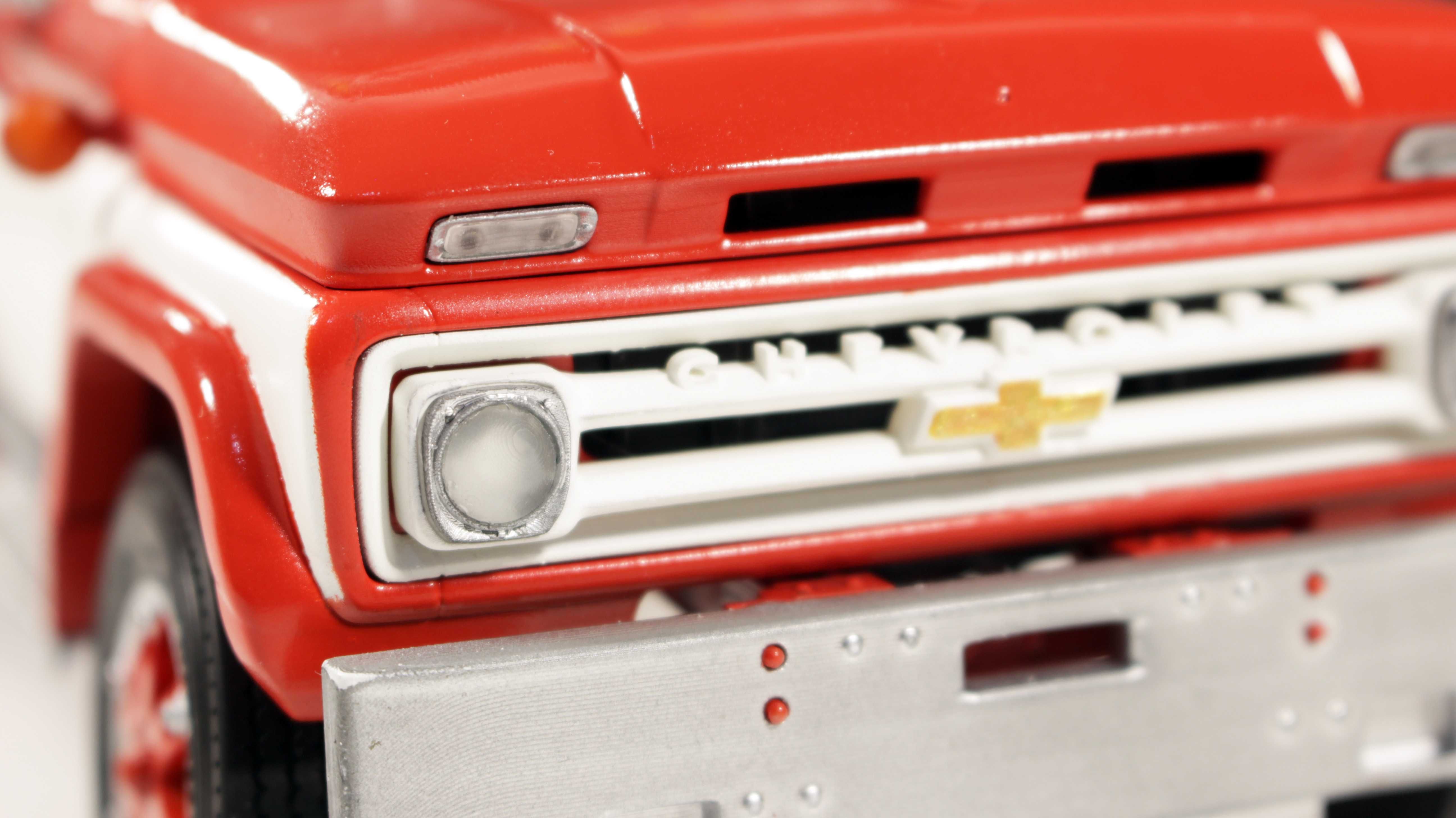 Влечак Камион Умален Модел Мащаб 1:24 Chevrolet M60 Truck Scale 1/24