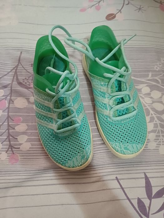 Продаю кроссовку в хорошем состоянии