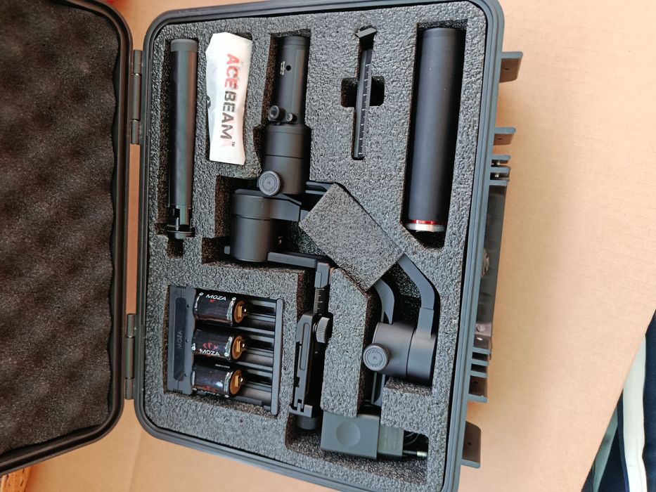 Stabilizator Gimbal Moza Aircross 3 axe + 3 acumulatori de rezerva