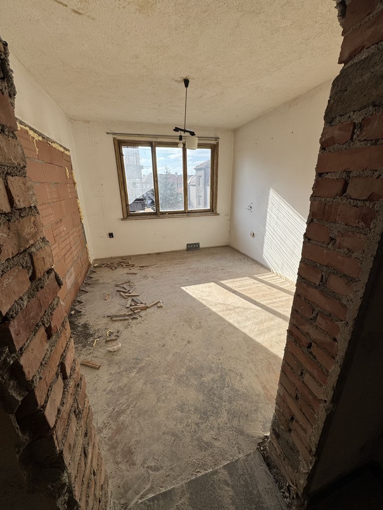 Продава се Четиристаен апартамент в Казанлък - 96 кв.м за 1270 €/кв.м - Снимка #2