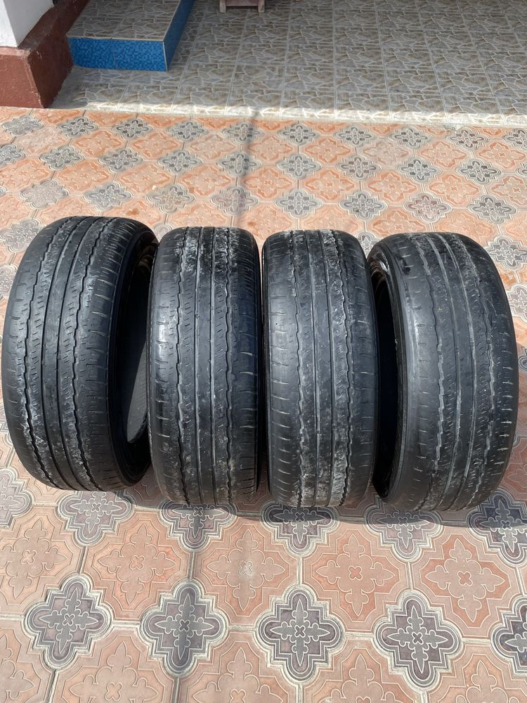 Продам комплект б/у шин Triangle 235/55 R18