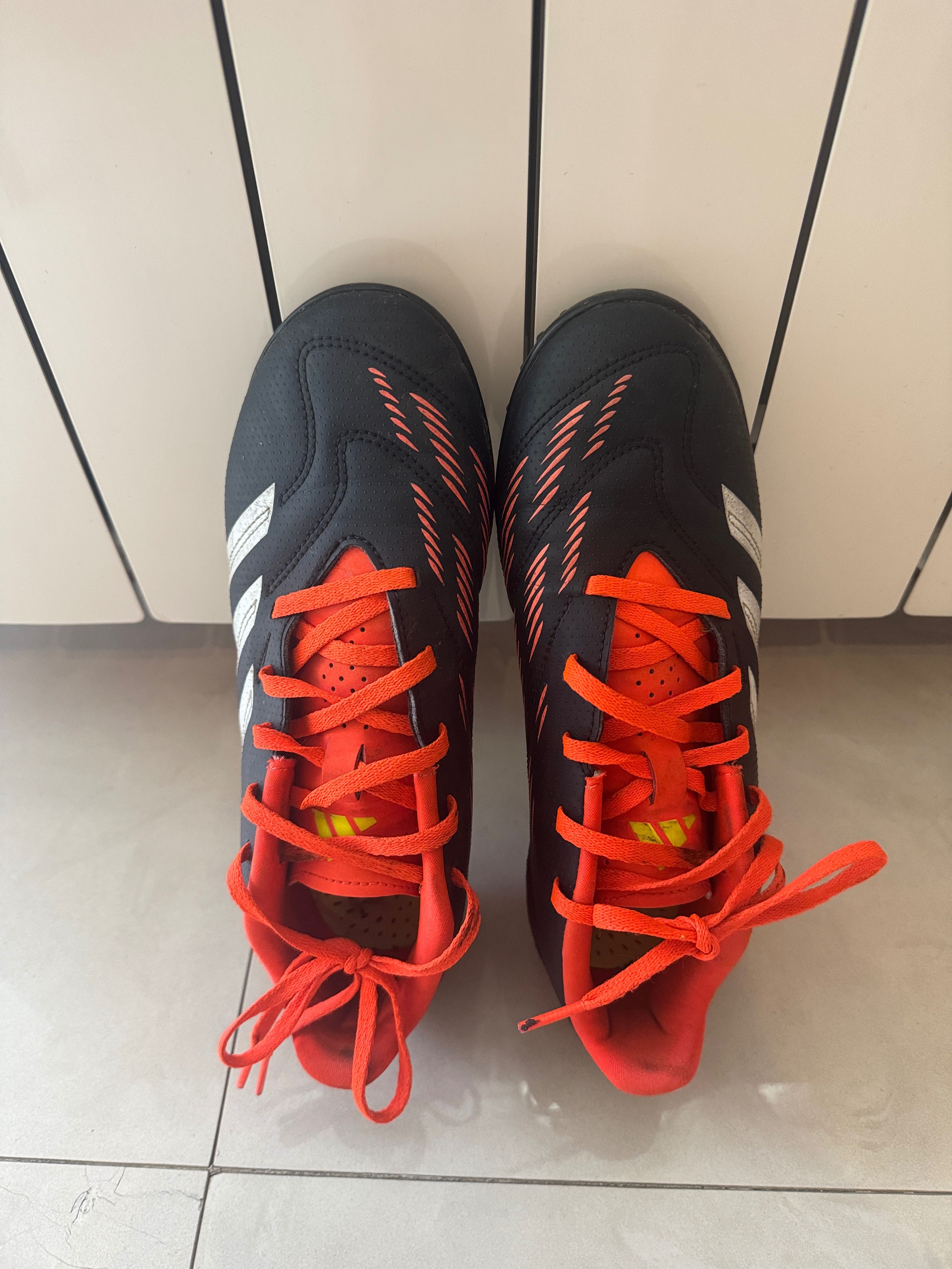 Стоножки Adidas Predator - цвят черен