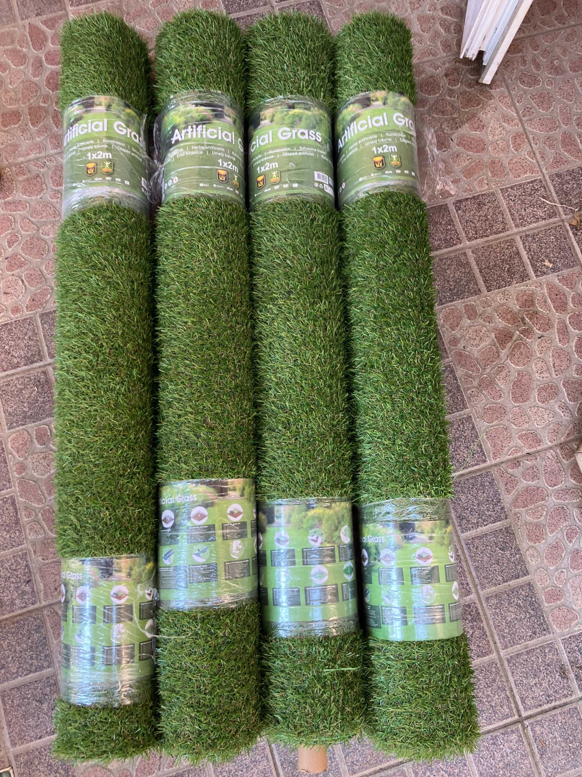 Vand 4 role de iarba gazon artificial  1m x 2m / Rola